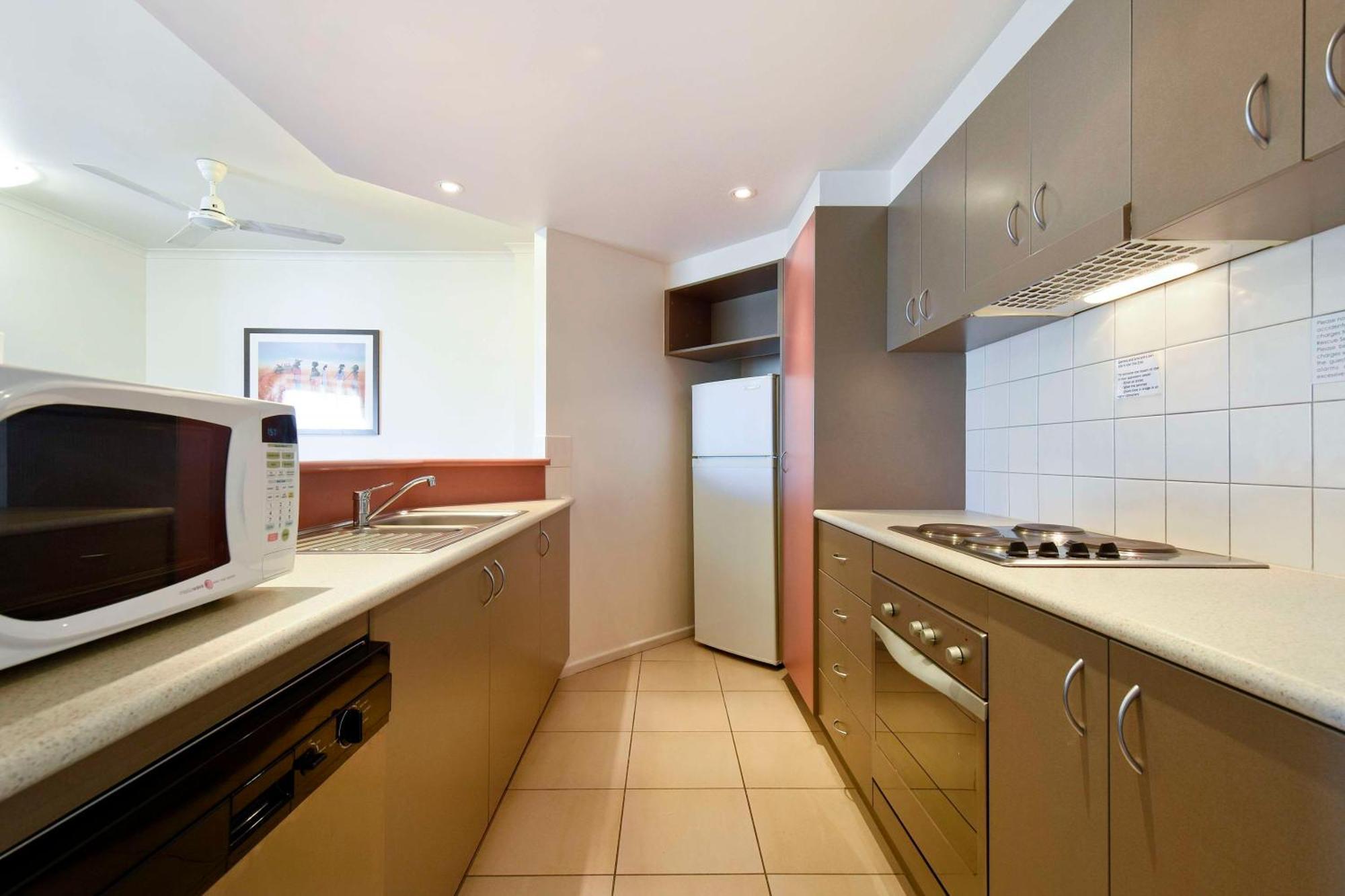 Metro Advance Apartments & Hotel Дарвин Экстерьер фото